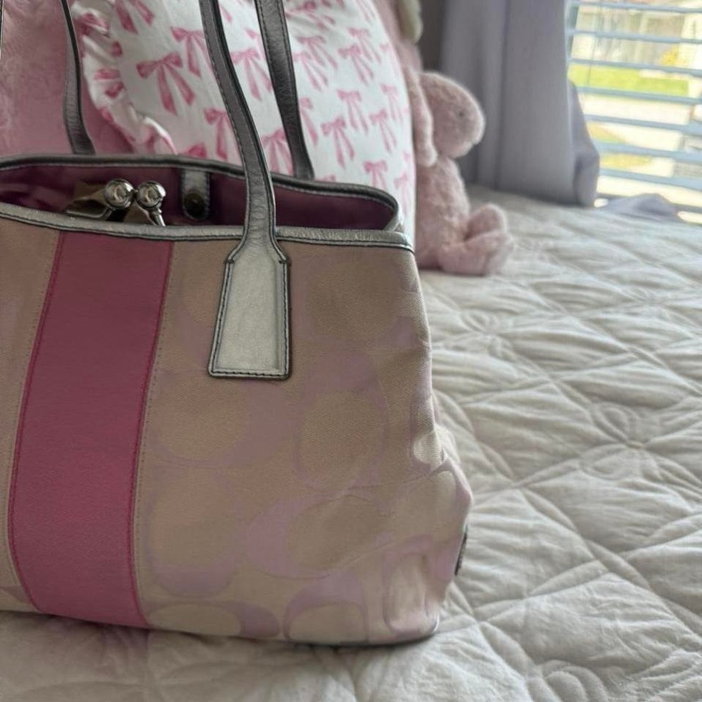 Y2K Coach pink and silver monogram purse - Picture 5 of 8